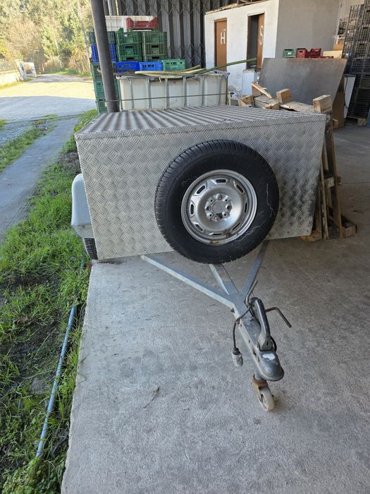 Reboque canil em alumínio