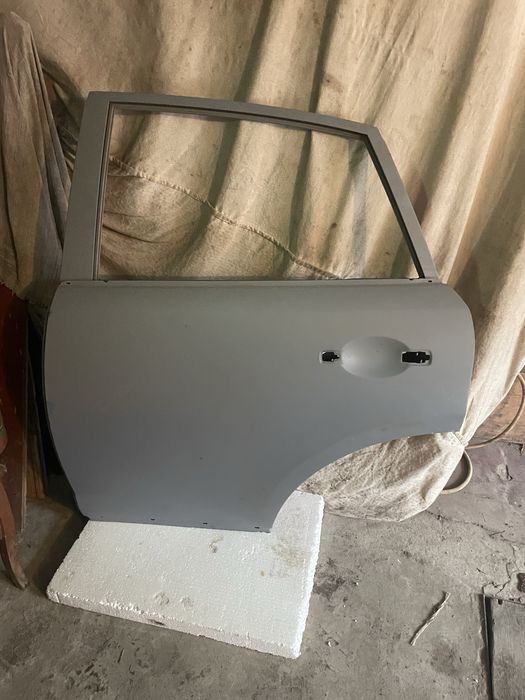 Двері до Infiniti FX 35. Задні ліві двері