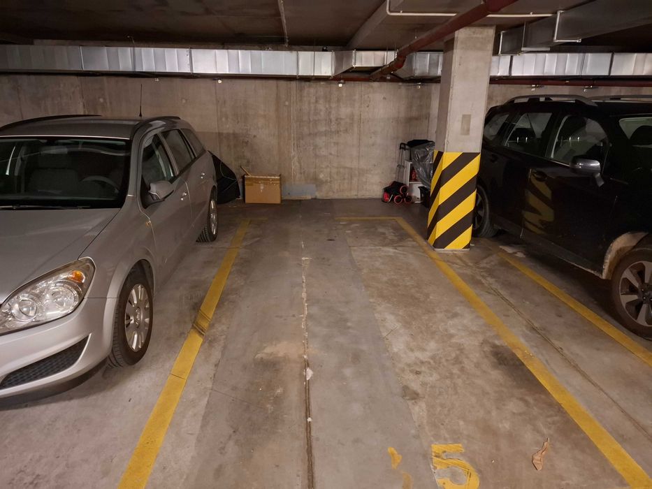 Miejsce parkingowe w garażu podziemnym - Warszawa, Praga-Południe