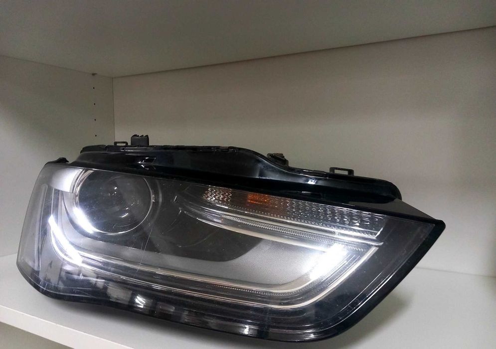 AUDI A4 B8 BI-XENON farol direito