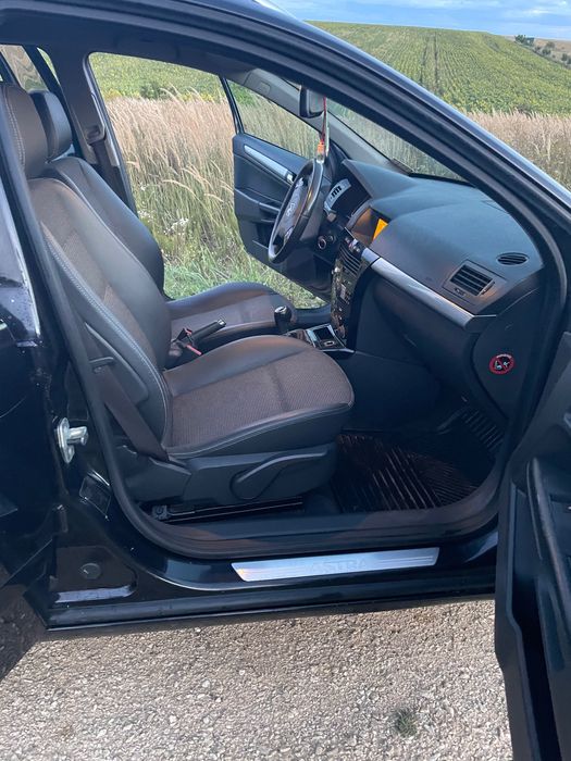 Автомобіль Оpel Astra опель