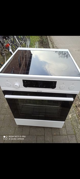 Kuchenka elektryczna z plytą ceramiczną