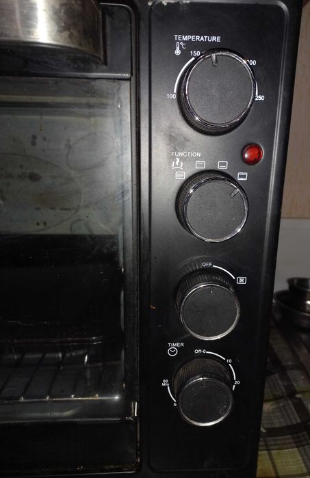 Продам піч електричну grunhelm GN63CB