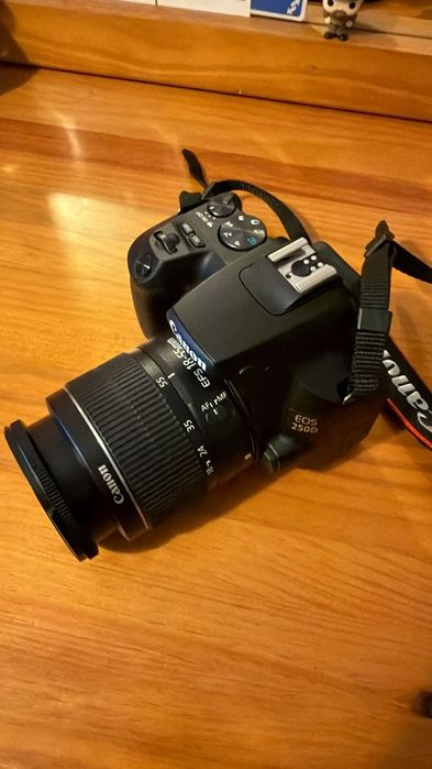 Canon 250D + lente 18-55 III