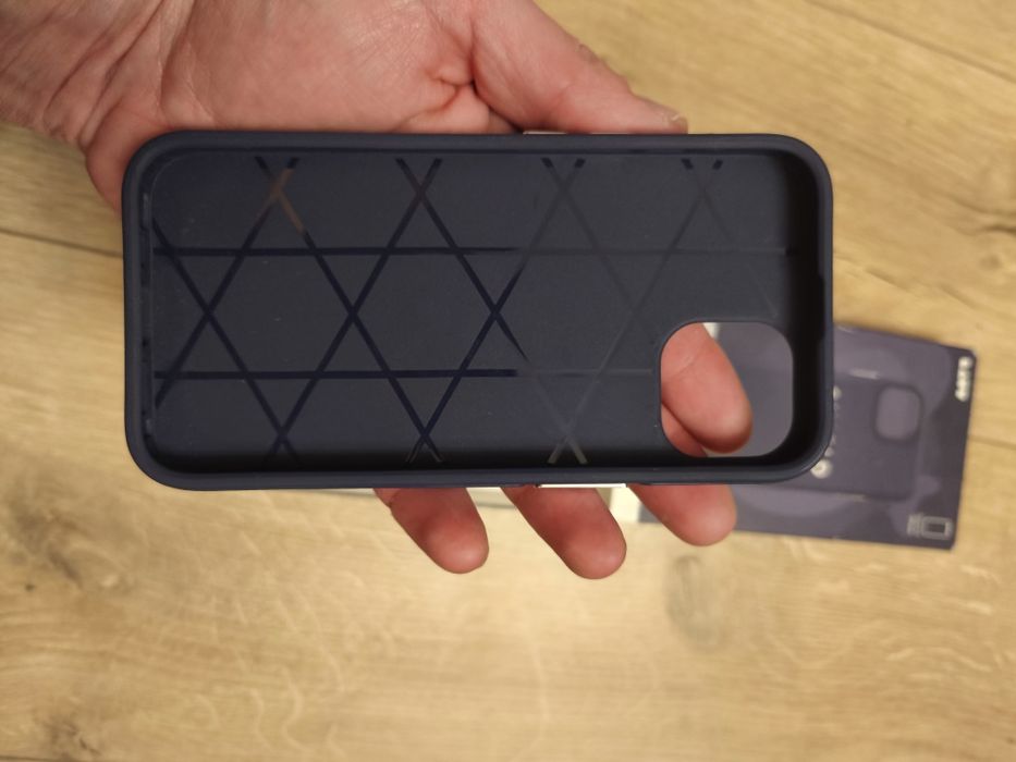 Nowe etui Laut Shield do iPhone 13/ 13 Pro