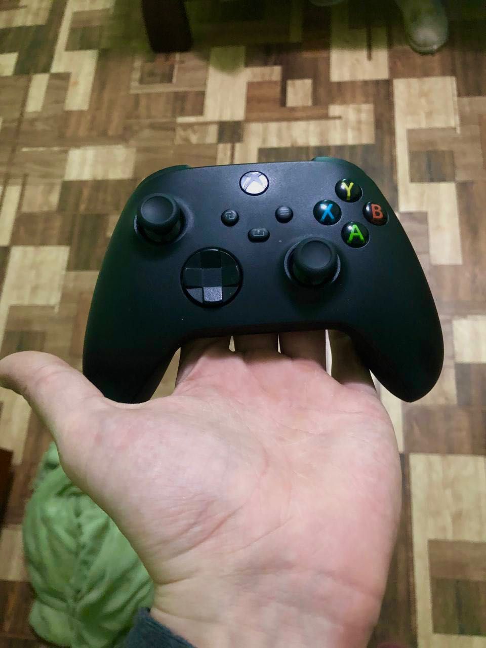 Продам Xbox Series X+ наушники + 2 джойстика с зарядной станцией+ игры ...