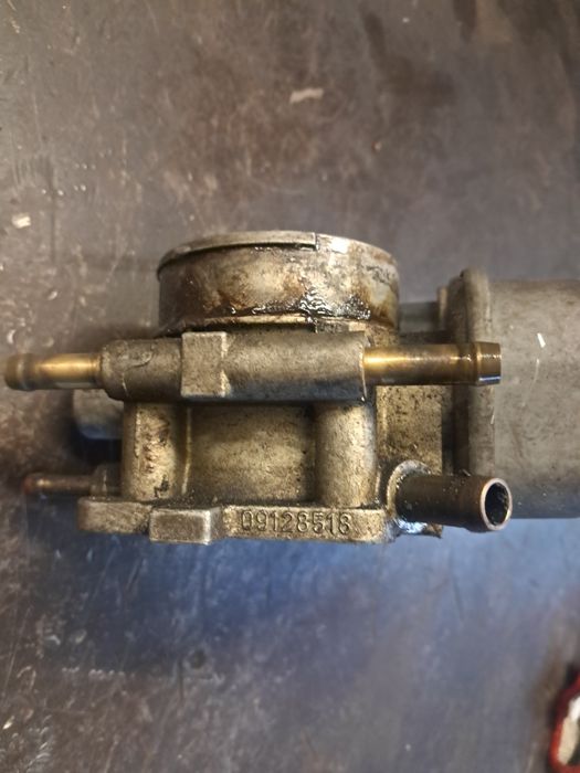 Przepustnica powietrza Opel Vectra C Benzyna 1.8 16v rok 2004