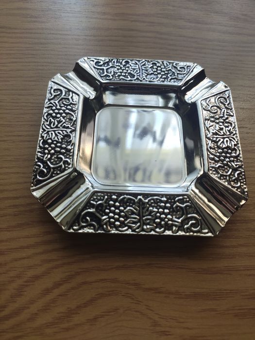 Металева попільничка