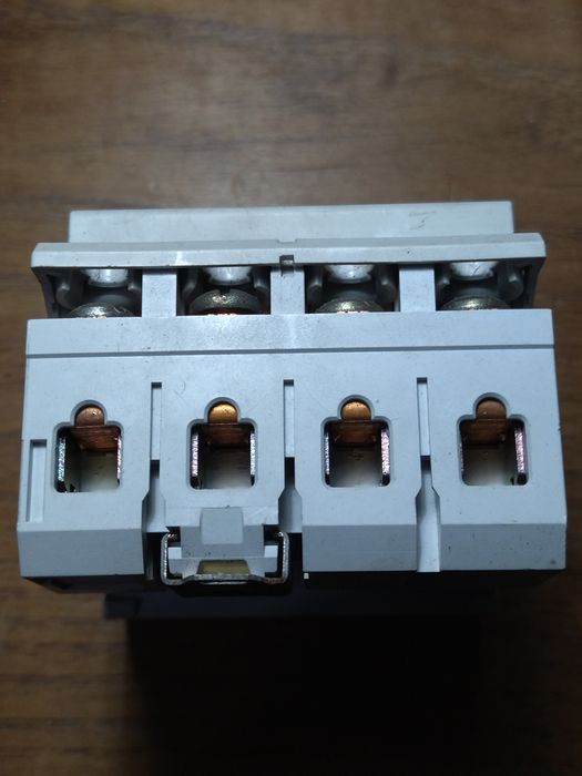 Disjuntores Merlin Gerin