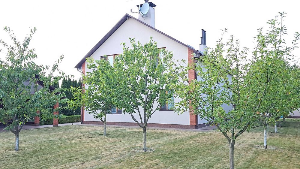 Новий сучасний, котедж в селі  – з усім заходь та живи. Є відеоогляд