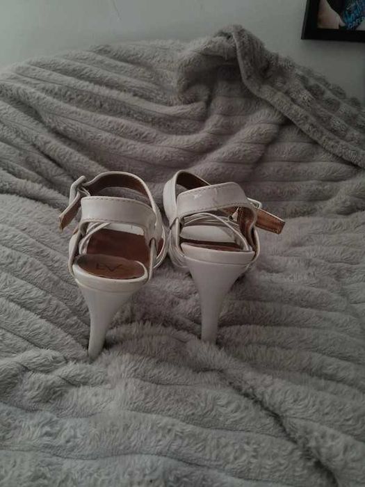 buty białe oficjalne ślubne, balowe, galowe sandałki na szpilce