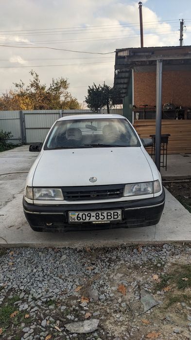 продам Опель машину 1990 року