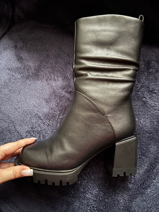 Продам шкіряні зимові чоботи