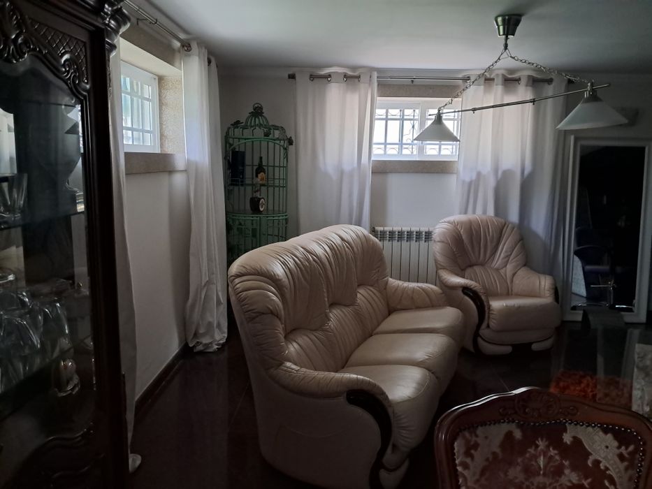 Sofás  de 3 lugares+ um de 1 lugar