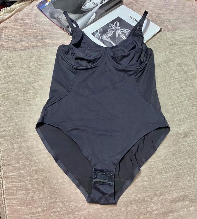 Triumph крутий чорний базовий  боді