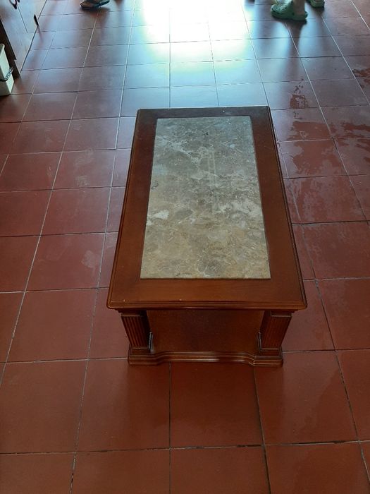 Mesa Vinted, em cerejeira e centro em mármore