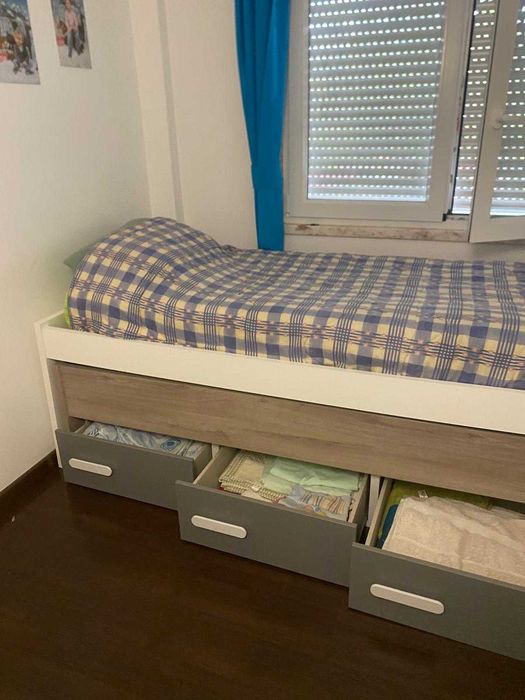 Cama de 2.00 x 0.90 m (com cama extra de gaveta)