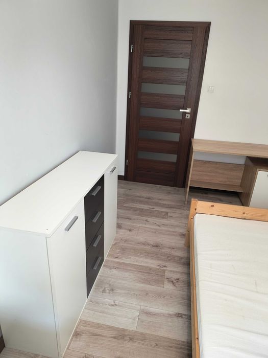 pokój jednoosobowy w mieszkaniu 3-pokojowym