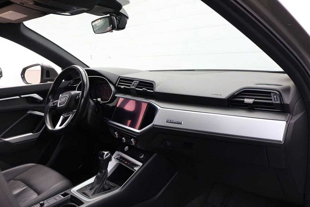 Audi Q3      2020