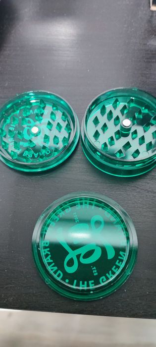 Caixa 12 Grinders GB de plástico moedores