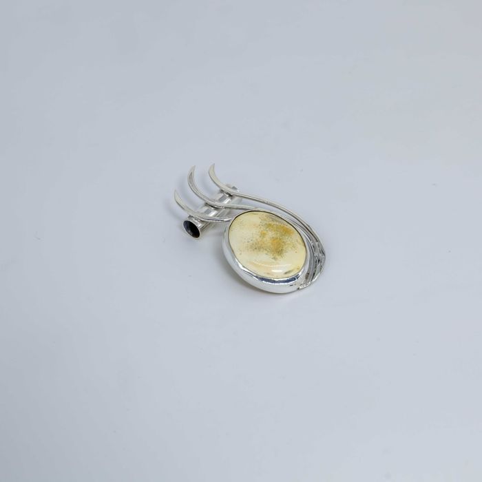 Wisiorek kamień Bursztyn Biały srebro pr. 925 ręcznie wykonany 1/11