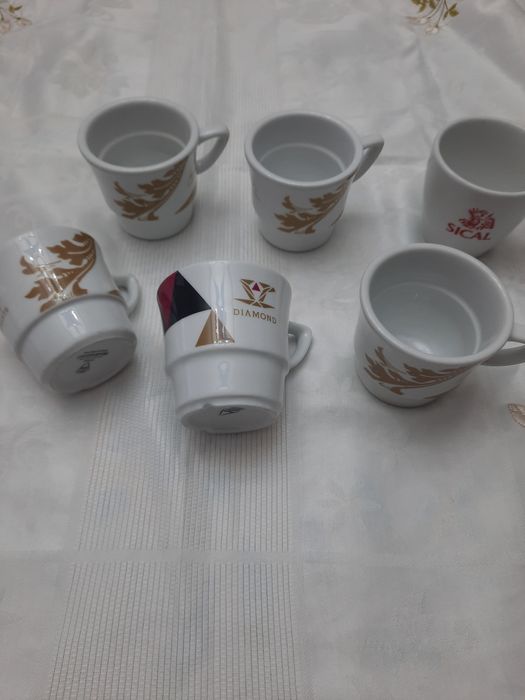 Lote chávenas sem pires