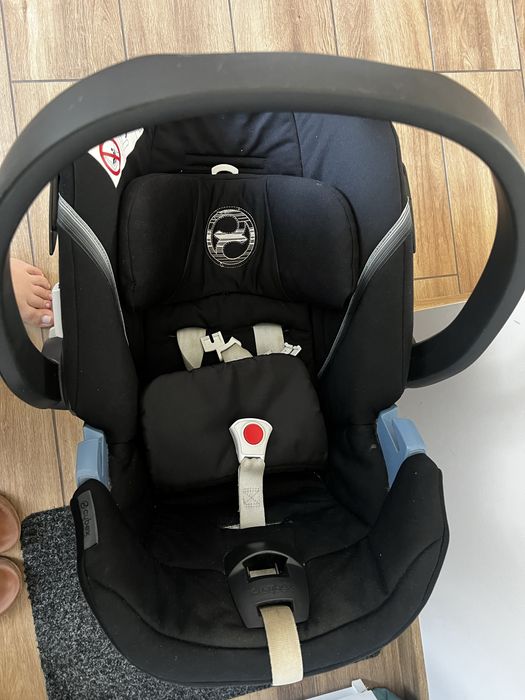 Fotelik firmy cybex dla niemowlaka z bazą