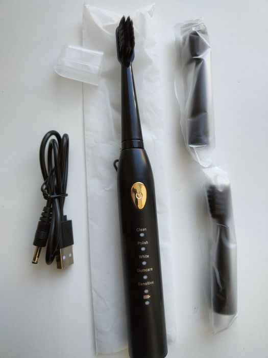 Електрична щітка із зарядкою і двома насадками