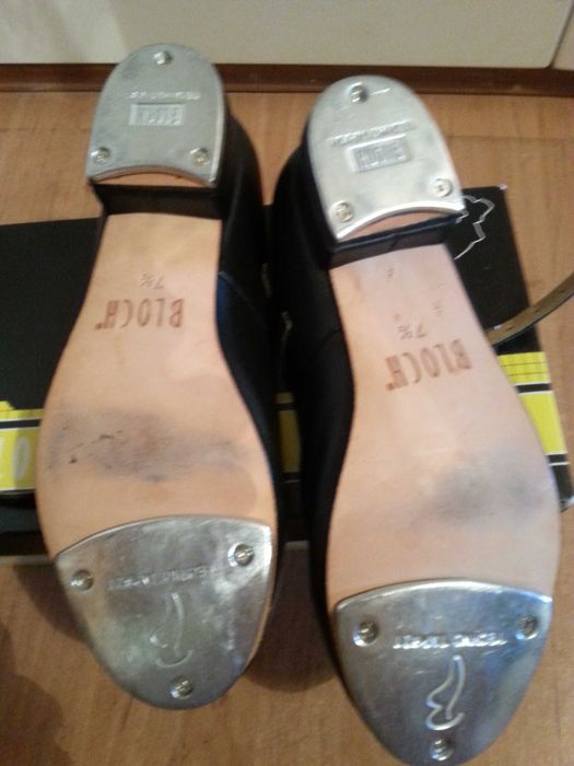 Sapatos de dança de sapateado, em pele. Marca Bloch.