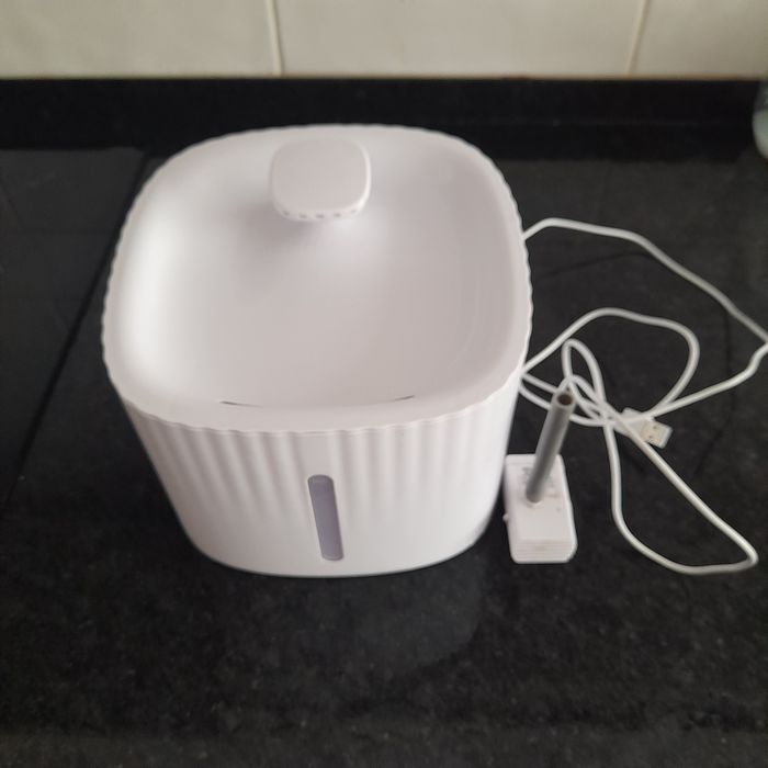 Bebedouro para gatos em muito bom estado