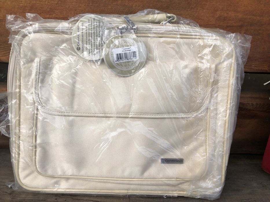 Сумки для ноутбука Continent и 4U