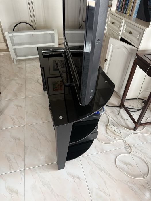 Móvel de TV / Audiovisual NorStone (Estrutura em Aço e Vidro Temperado)