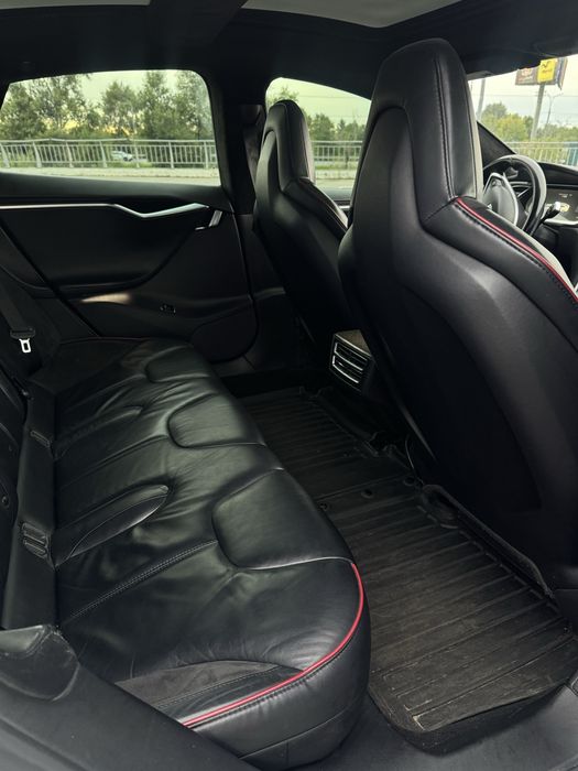 Tesla Model S P85