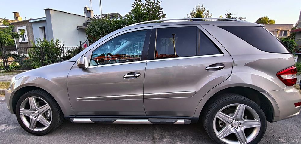 Mercedes ML ładny.