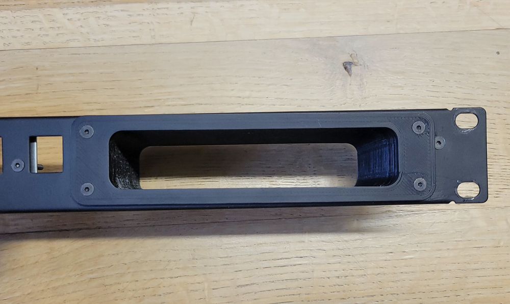 Ubiquiti UniFi Cloud Key Gen2 Plus (UCK-G2-PLUS) та комплекті HDD,SD + кріплення в стійку 19"