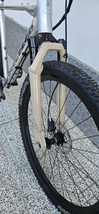 Bicicleta gravel flat bar