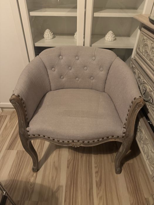 Fotel prowansalski rzezbione nogi