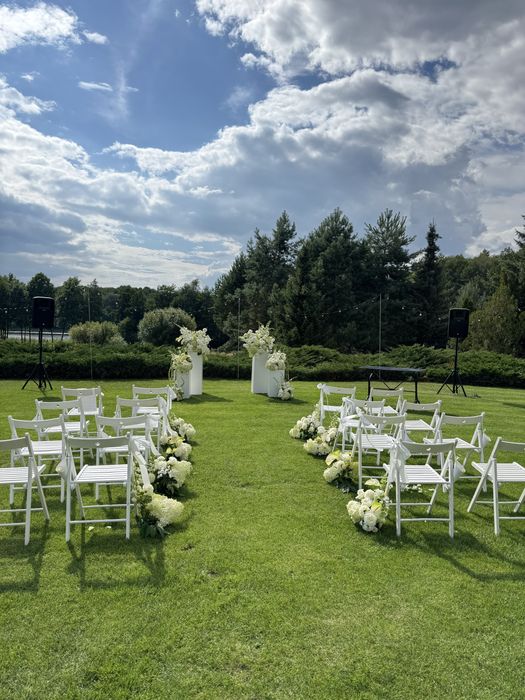 Komplet białych podestów na targi