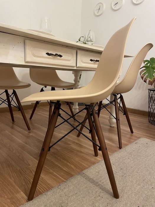 Conjunto de mesa e cadeiras