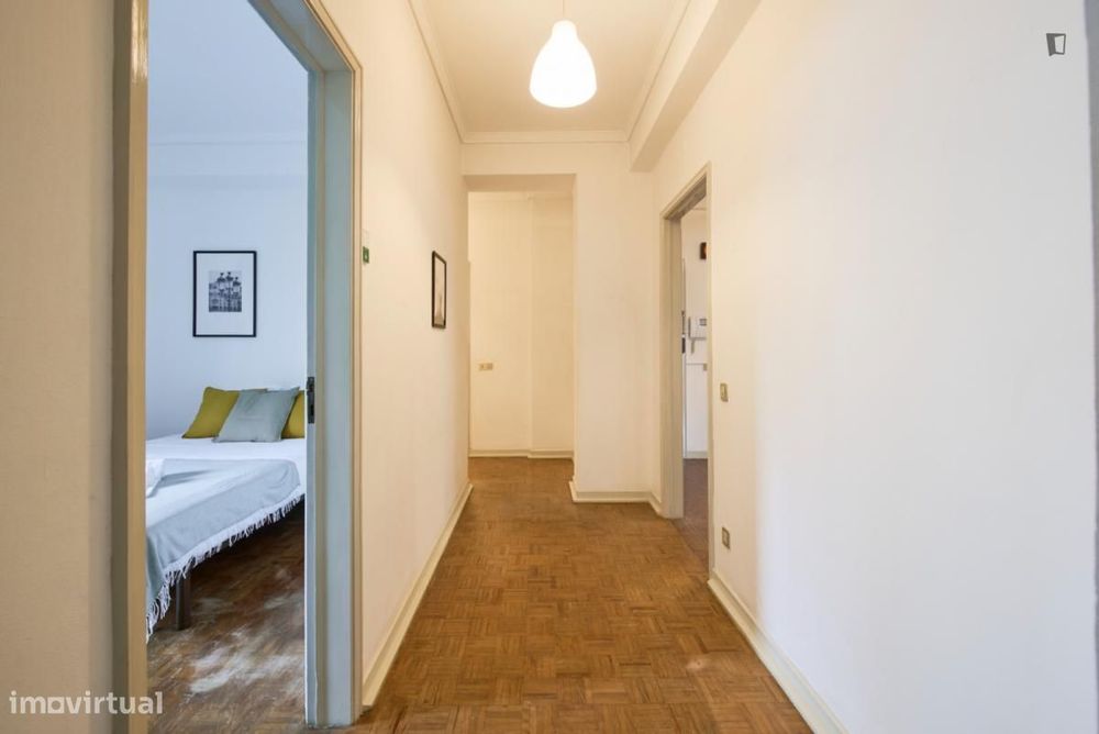 Quarto - localizado em Roma-Areeiro Lisbon