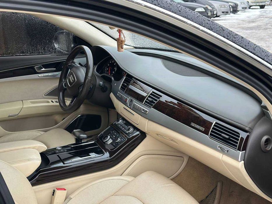 Audi A8 L  2012 6.3 бензин  Quattro