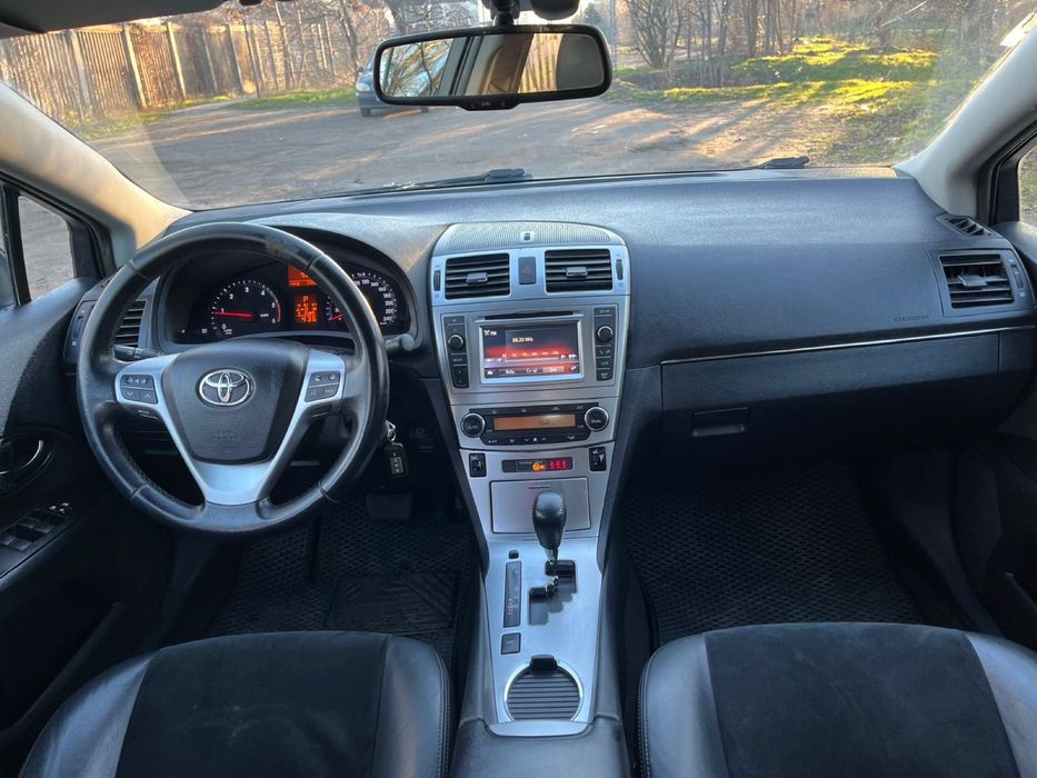 Тойота Авенсіс 2.2 автомат