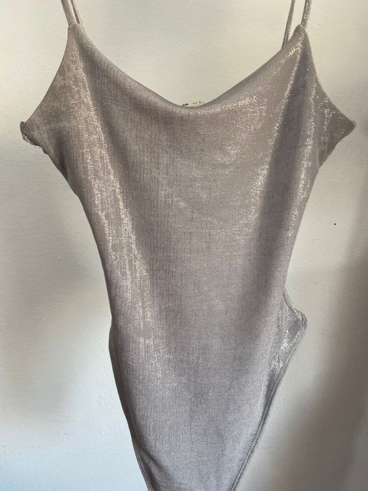 Bodie cinza para festa