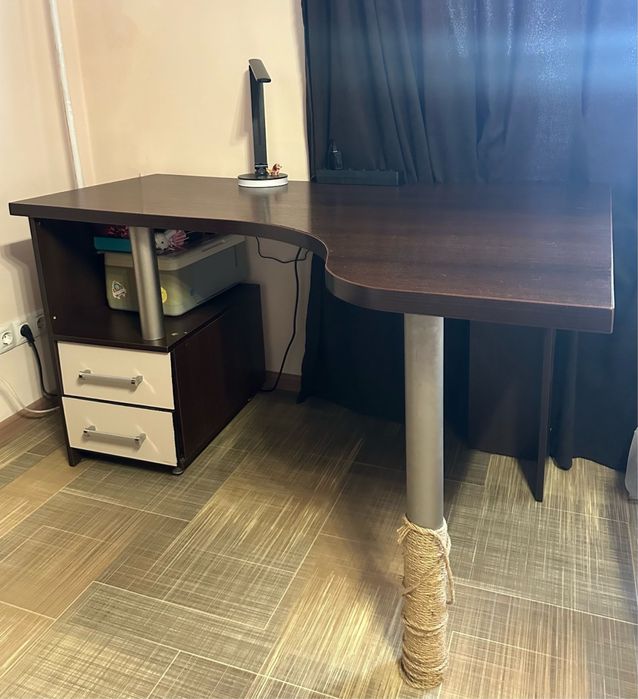 Продам стол письменный