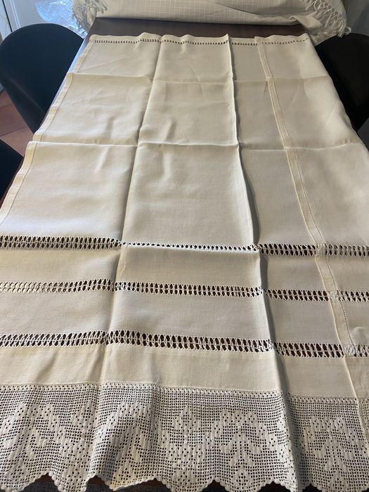 Cortinado em linho e renda muito antiga