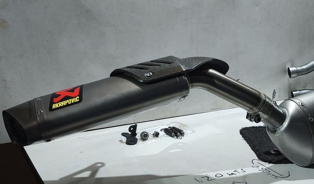 Ackrapovic  Yamaha R7 / MT 07