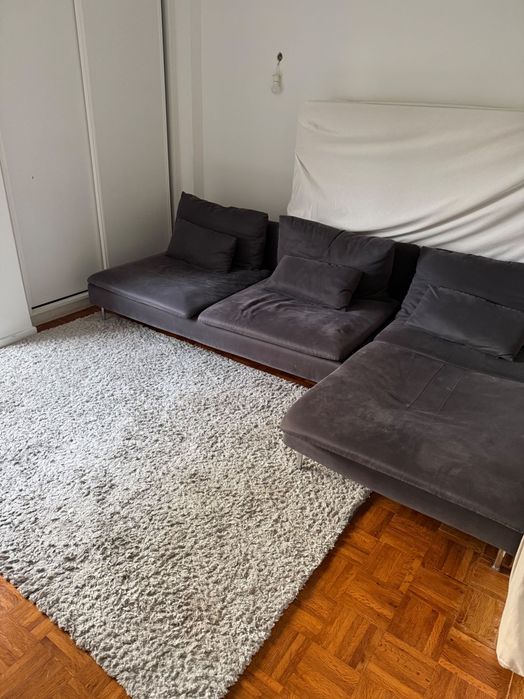 Sofá em L 6 lugares e tapete