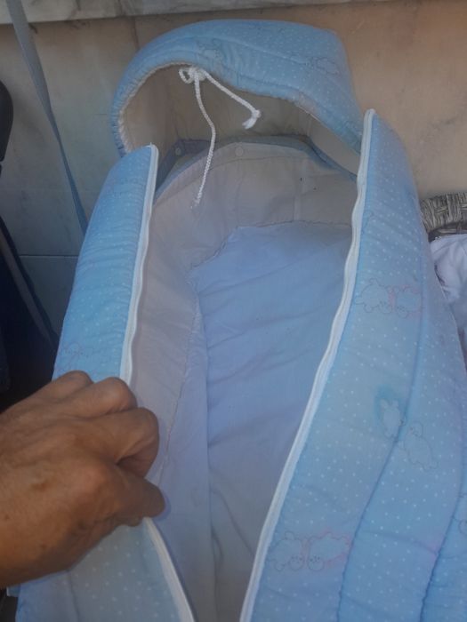1 carrinho bebe chicco+2 bercos chicco+ 2 banheiras pre- natal 40€