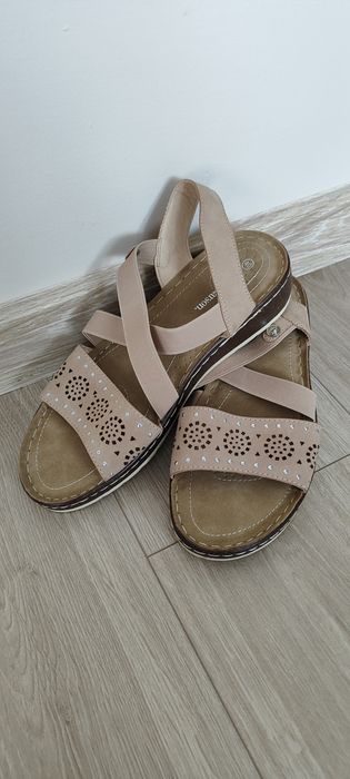 Sandały damskie Clara Barson rozmiar 40, kolor beż, jak nowe