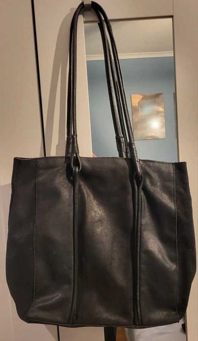 Czarna torba shopperka